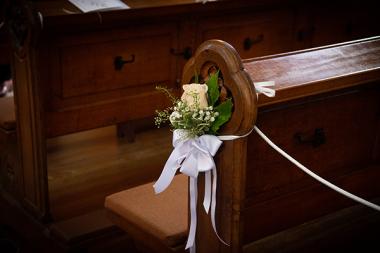 02_KirchenbaknmitBlumenschmuck.jpg
