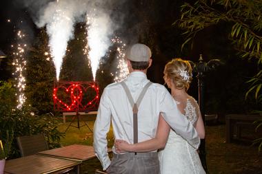 38_BrautpaarbeimFeuerwerk.jpg